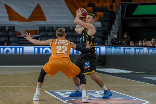 事期间的具 事期间的具